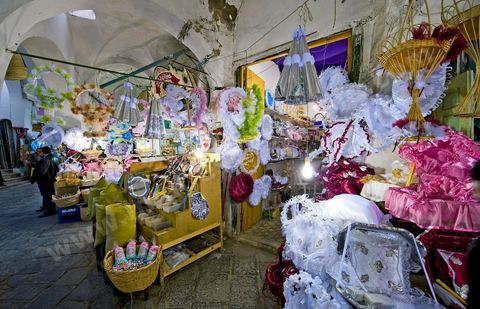 Souk el Attarine - boutiques pour trousseau de mariage - médina de Tunis