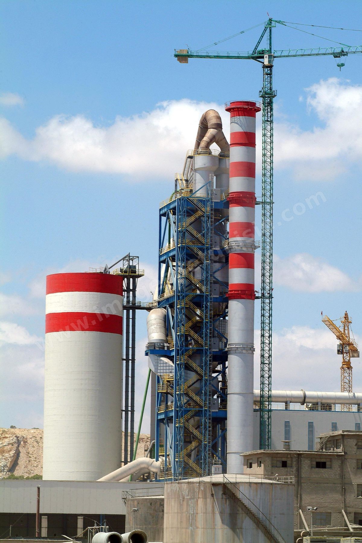 Usine de ciment , cimenterie Colacem à Megrine St Gobain banlieue sud de Tunis