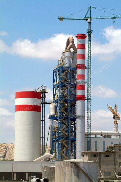 Usine de ciment , cimenterie Colacem à Megrine St Gobain banlieue sud de Tunis