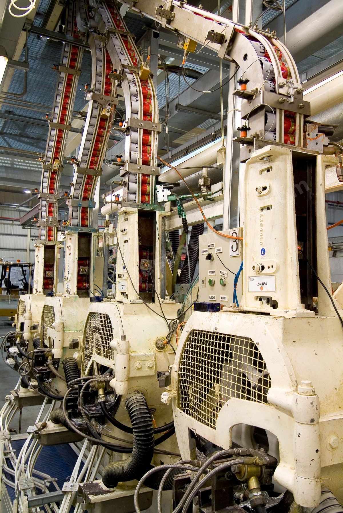 Usine de fabrication de canette de boissons alimentaire de Crown Holdings, Inc, fournisseur important de produits d'emballage pour les entreprises de vente de produits de consommation à Tunis