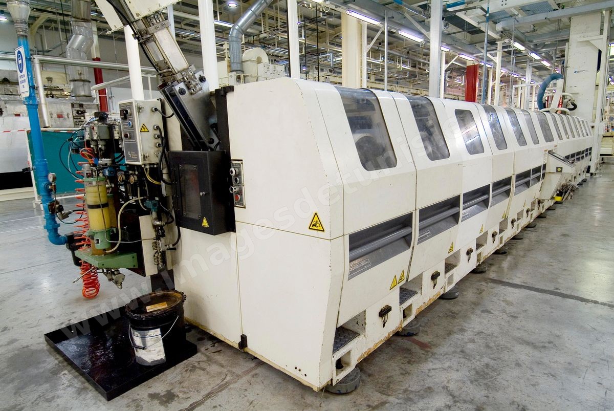 Usine de fabrication de canette de boissons alimentaire de Crown Holdings, Inc, fournisseur important de produits d'emballage pour les entreprises de vente de produits de consommation à Tunis