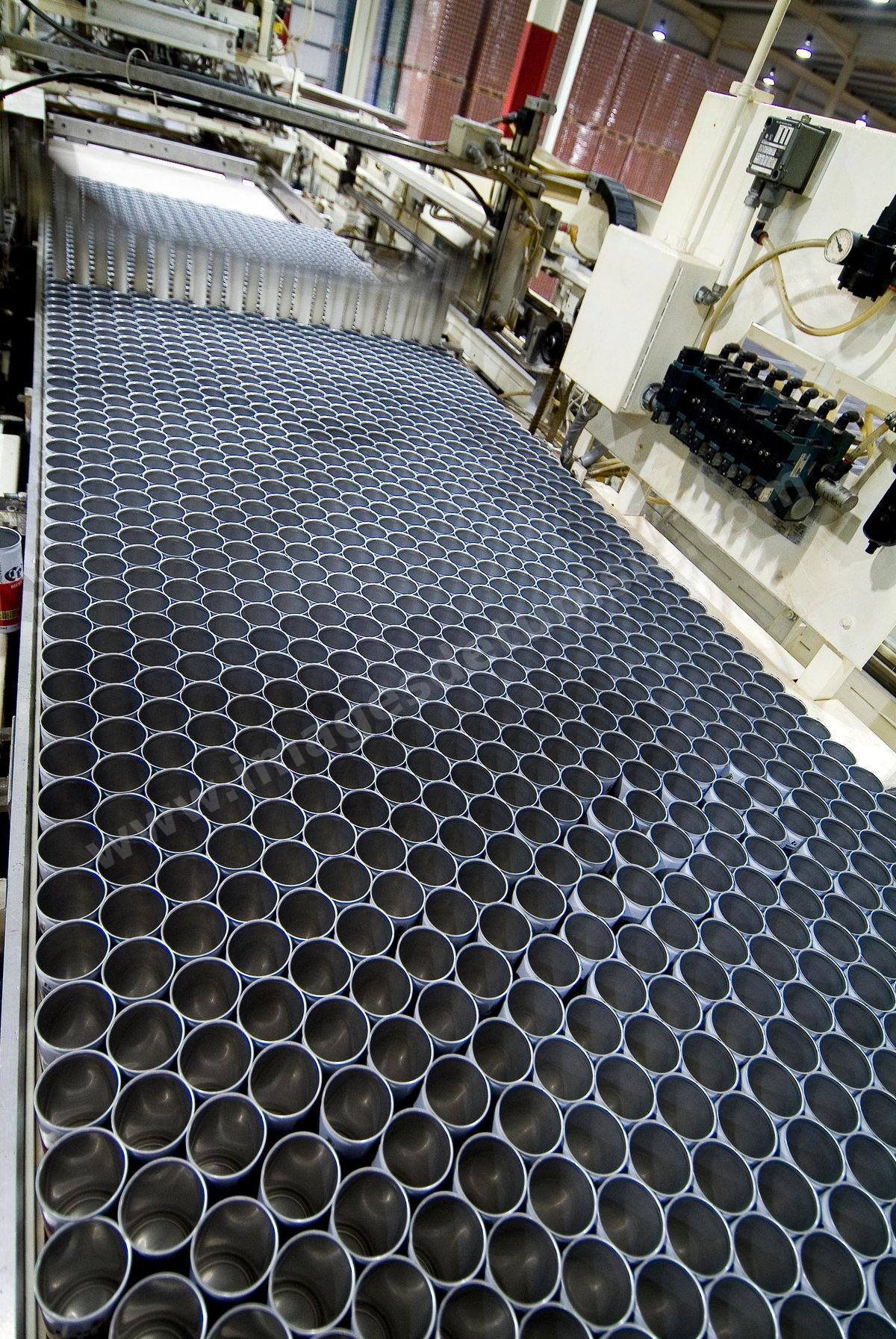 Usine de fabrication de canette de boissons alimentaire de Crown Holdings, Inc, fournisseur important de produits d'emballage pour les entreprises de vente de produits de consommation à Tunis