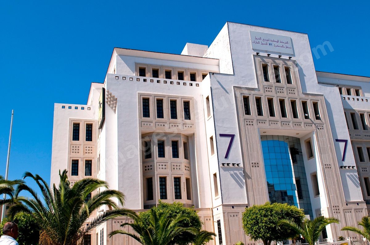Façade du siège social de la SNDP Société Nationale de Distribution du Pétrole à Tunis