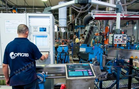 Usine de COFICAB fabrication des fils câbles électriques destinés à l’industrie automobile à Sedjoumi dans la banlieue ouest de Tunis