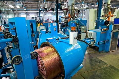 Usine de COFICAB fabrication des fils câbles électriques destinés à l’industrie automobile à Sedjoumi dans la banlieue ouest de Tunis