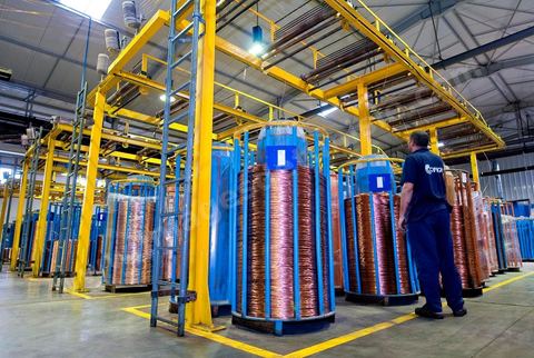 Usine de COFICAB fabrication des fils câbles électriques destinés à l’industrie automobile à Sedjoumi dans la banlieue ouest de Tunis
