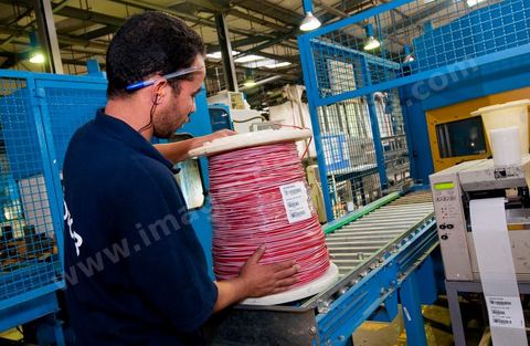 Usine de COFICAB fabrication des fils câbles électriques destinés à l’industrie automobile à Sedjoumi dans la banlieue ouest de Tunis
