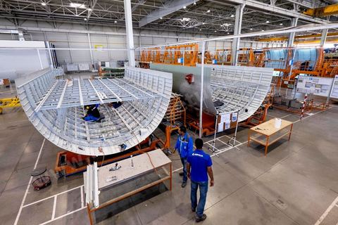 Site de production de Aérolia dans la banlieue sud de Tunis au coeur du nouveau concept de pôle aéronautique développé depuis 2009. Ce site de la filiale de Airbus Industrie produit des éléments des nouveaux Airbus A320. 