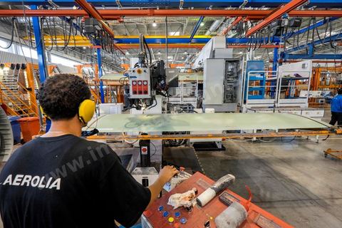 Site de production de Aérolia dans la banlieue sud de Tunis au coeur du nouveau concept de pôle aéronautique développé depuis 2009. Ce site de la filiale de Airbus Industrie produit des éléments des nouveaux Airbus A320. 