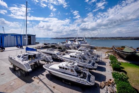 Fabrication et réparation de Yachts de luxe à Menzel Bourguiba. Parc D'activités économiques de Bizerte site de Bizerte. 
