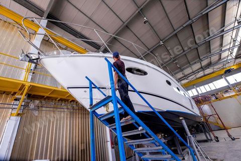 Fabrication et réparation de Yachts de luxe à Menzel Bourguiba. Parc D'activités économiques de Bizerte site de Bizerte. 