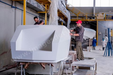 Fabrication et réparation de Yachts de luxe à Menzel Bourguiba. Parc D'activités économiques de Bizerte site de Bizerte. 