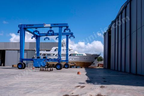 Fabrication et réparation de Yachts de luxe à Menzel Bourguiba. Parc D'activités économiques de Bizerte site de Bizerte. 