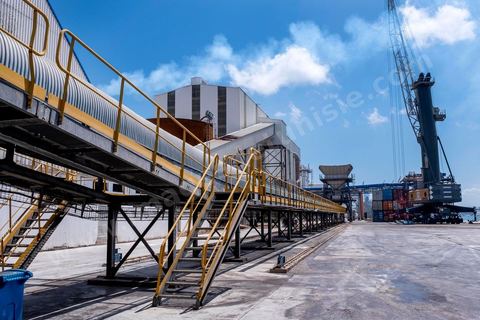 Usine de raffinage de sucre de Bizerte a été achetée par un investisseur libyen. Il s’agit d’une entreprise confisquée par l’Etat, rachetée par le libyen et louée, par la suite, à une entreprise française.