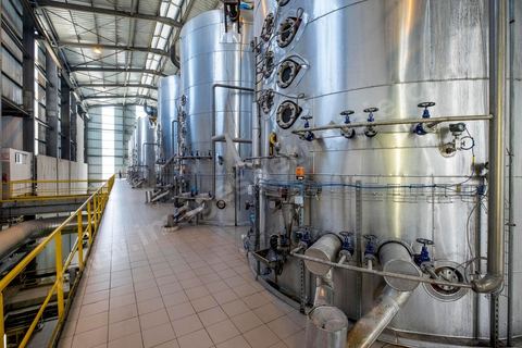 Usine de raffinage de sucre de Bizerte a été achetée par un investisseur libyen. Il s’agit d’une entreprise confisquée par l’Etat, rachetée par le libyen et louée, par la suite, à une entreprise française.