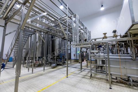 La Centrale Laitière Délice de Sidi-Bouzid. Elle est créée le 13 Juin 2011 et a pour objet la fabrication, le conditionnement et la commercialisation du lait et dérivés, et la production et vente de tout produit agroalimentaire.  Elle est entrée en production courant le mois d’Avril 2014.