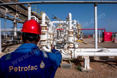Site industriel gazier de Petrofac sur l'ïle de Kerkennah en Tunisie. Petrofac est présent en Tunisie depuis 2007. Le champ gazier de Chergui produit jusqu’à 30 millions de pieds cubes de gaz par jour, soit 12 % de la consommation totale de gaz en Tunisie, selon des chiffres communiqués par Petrofac.Le britannique est l’opérateur du champ gazier ainsi que son actionnaire à 45 %, aux côtés de l’Enterprise tunisienne d’activitiés pétrolières (ETAP), la compagnie pétrolière nationale tunisienne.