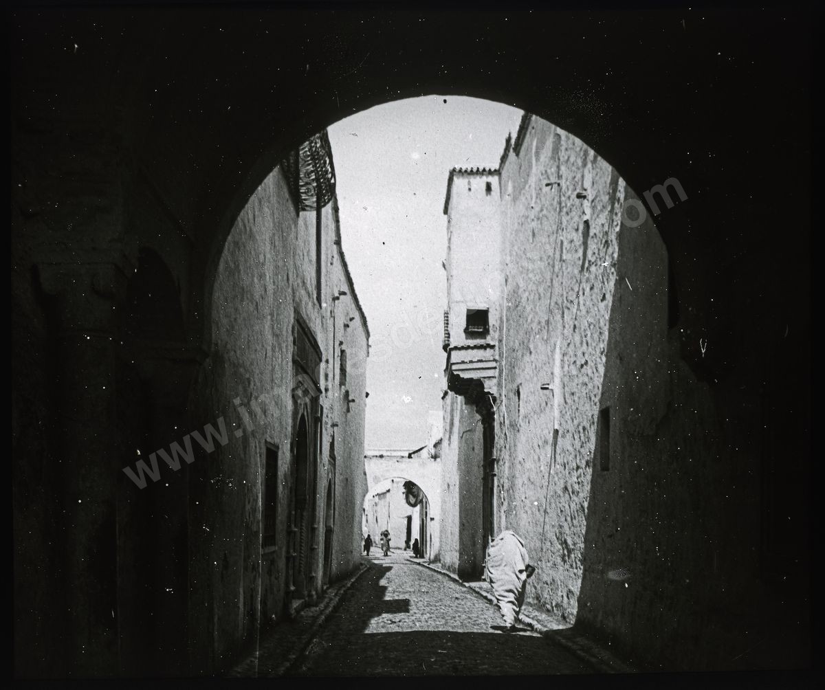 P000 Tunis