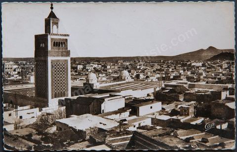 Vue Générale sur la medina de Tunis avec au premier plan minaret et cour de la Grande Mosquée - datée de 1954 - Carte postale ancienne Tunisie