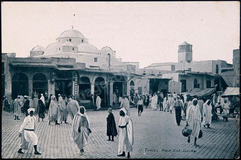 place Bab Souika et Mosquée Sidi Mahrez dans la  medina de Tunis -  Carte postale ancienne Tunisie