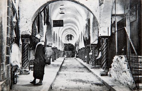 Souk des Etoffes dans la medina de Tunis - Carte postale ancienne Tunisie