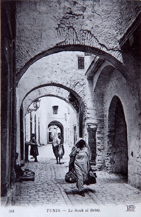 Souk El Belat dans la medina de Tunis - Carte postale ancienne Tunisie