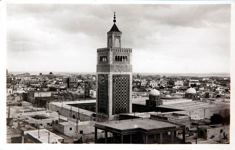 Vue Générale sur la medina de Tunis avec au premier plan minaret et cour de la Grande Mosquée - datée de 1942 - Carte postale ancienne Tunisie