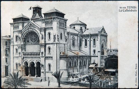 Façade principale de la cathédrale de Tunis. Photo F. Soler. Carte postale ancienne Tunisie