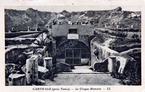 Chapelle des Saintes Perpétue et Félicité dans L'amphithéâtre romain de Carthage - Carte postale ancienne Tunisie
