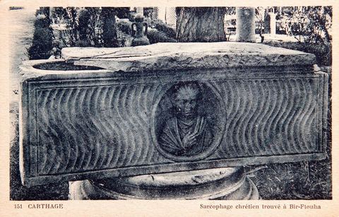 Sarcophage chrétien trouvé à Bir Ftouha et exposé au musée de Carthage - Carte postale ancienne Tunisie