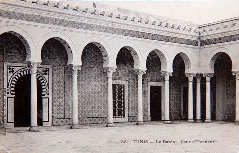 Cour d'honneur du Palais du Bardo à Tunis - Carte postale ancienne Tunisie