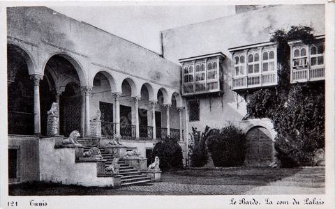La cour du Palais du Bardo à Tunis - Carte postale ancienne Tunisie