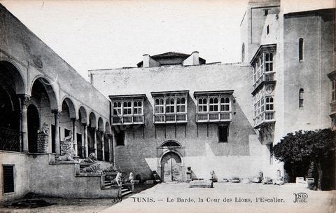 La cour du Palais du Bardo à Tunis - Carte postale ancienne Tunisie
