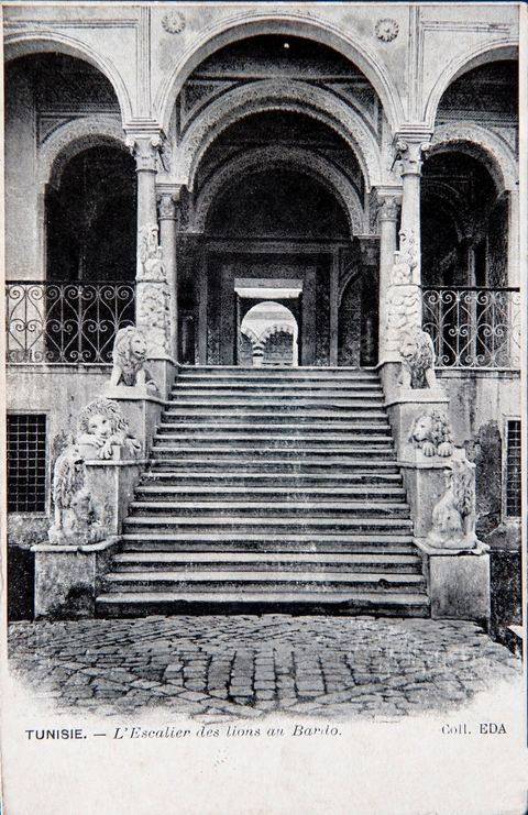 L'escalier des Lions entrée du Palais du Bardo à Tunis - Carte postale ancienne Tunisie
