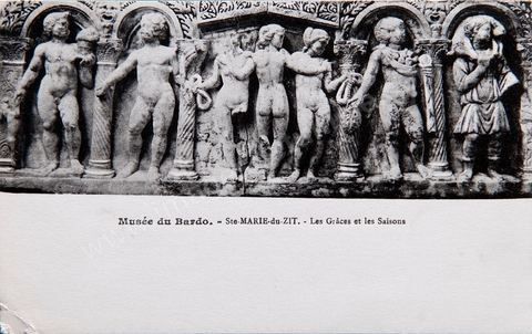 Bas relief les grâces et les saisons au musée du Bardo à Tunis - Carte postale ancienne Tunisie