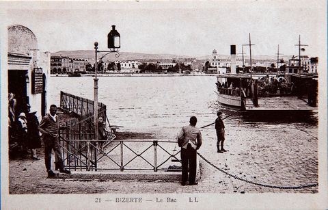 Le Bac à Bizerte - Carte postale ancienne Tunisie
