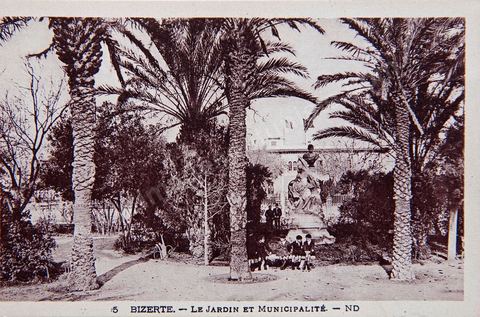 Le jardin et la municipalité à Bizerte - Carte postale ancienne Tunisie