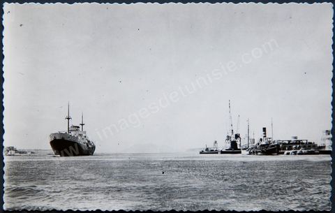 Le Charles Plumier dasn le canal de Bizerte - Carte postale ancienne Tunisie