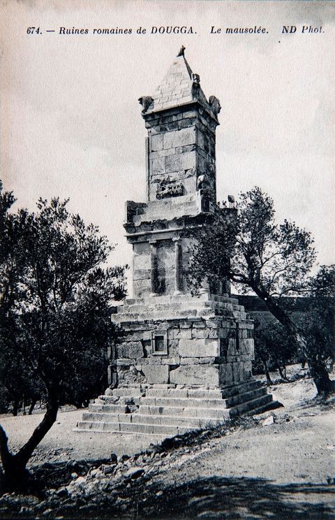 Le mausolée Libyco punique- Ruines romaines de Dougga - Carte postale ancienne Tunisie