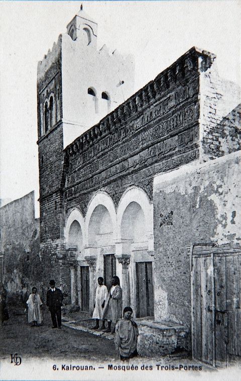 Mosquée des Trois Portes à Kairouan - Carte postale ancienne Tunisie