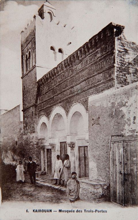 Mosquée des Trois Portes à Kairouan - Carte postale ancienne Tunisie