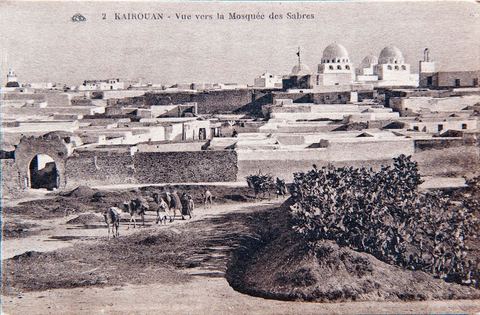 Vue vers la Mosquée des Sabres à Kairouan - Carte postale ancienne Tunisie