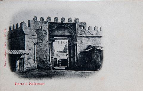 Une porte des remparts de Kairouan - Carte postale ancienne Tunisie