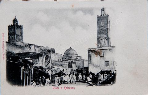 Place à Kairouan - Carte postale ancienne Tunisie