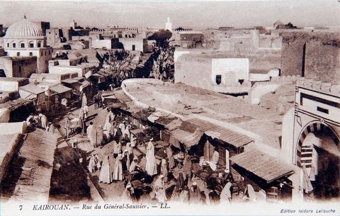 Rue du général Saussier à Kairouan - Carte postale ancienne Tunisie