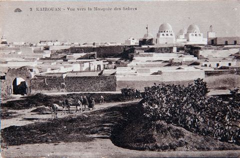 Vue vers la mosquée des Sabres à Kairouan - Carte postale ancienne Tunisie