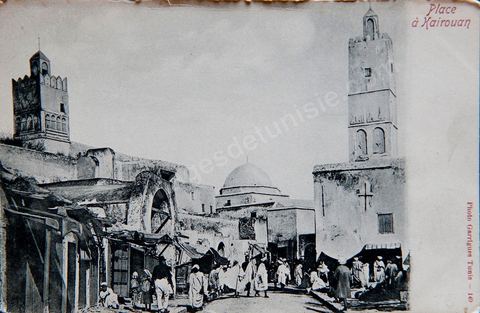 Mosquées et minarets sur Place à Kairouan - Carte postale ancienne Tunisie