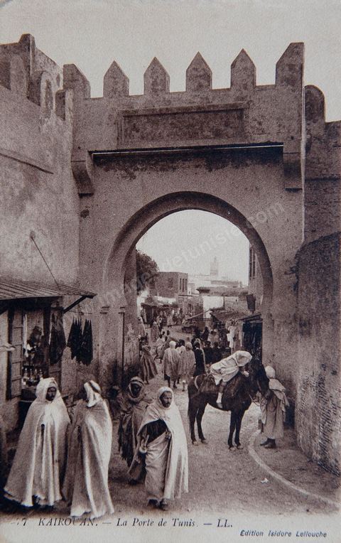 Porte de Tunis des remparst de Kairouan - Carte postale ancienne Tunisie