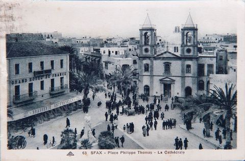 Sfax - place Phlippe Thomas - La Cathédrale - Carte postale ancienne Tunisie