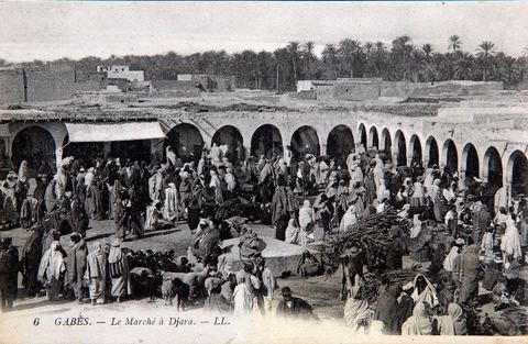 Le marché à Djara de Gabès - Carte postale ancienne Tunisie